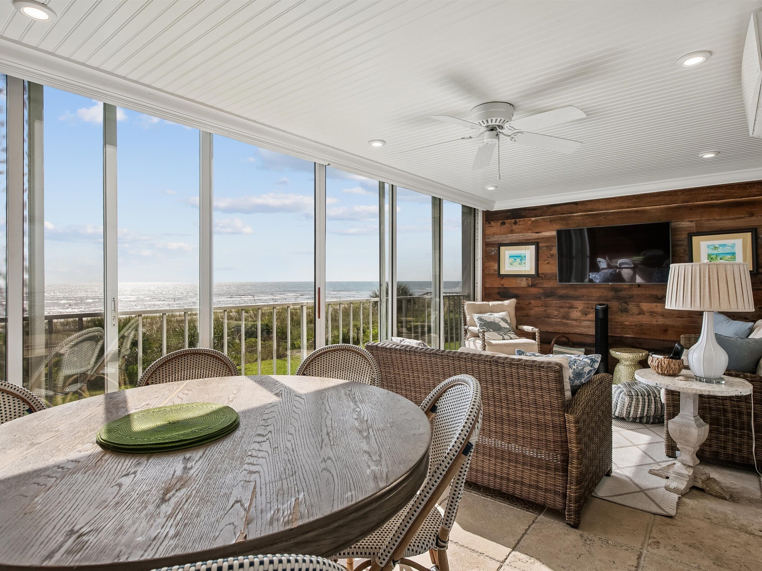 Condo (3 Bedrooms) | Front of property