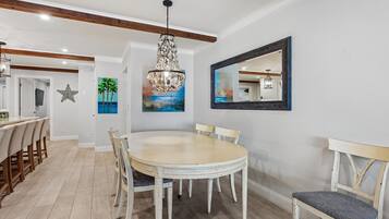 Condo (3 Bedrooms) | Property amenity