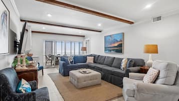 Condo (3 Bedrooms) | Property amenity