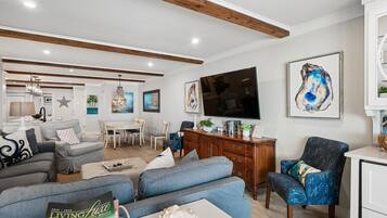 Condo (3 Bedrooms) | Property amenity