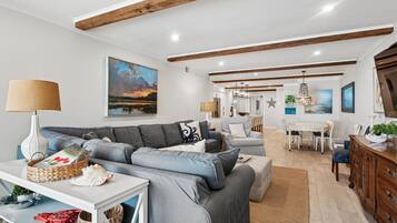 Condo (3 Bedrooms) | Property amenity