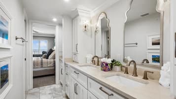 Condo (3 Bedrooms) | Property amenity