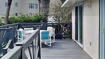 Condo (2 Bedrooms) | Property amenity