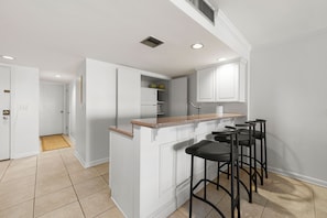 Appart'hôtel, 1 chambre | Cuisine privée | Micro-ondes, plaque de cuisson, lave-vaisselle, grille-pain