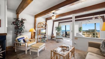 Nhà (Oasis Beach House) | Quang cảnh từ phòng
