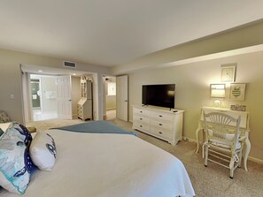 Condo (3 Bedrooms) | Property amenity