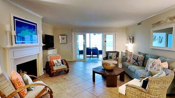 Condo (3 Bedrooms) | Property amenity