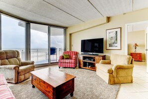 Condo, Multiple Beds, Ocean View | Living area