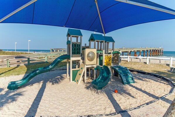Condo (2 Bedrooms) | Property amenity