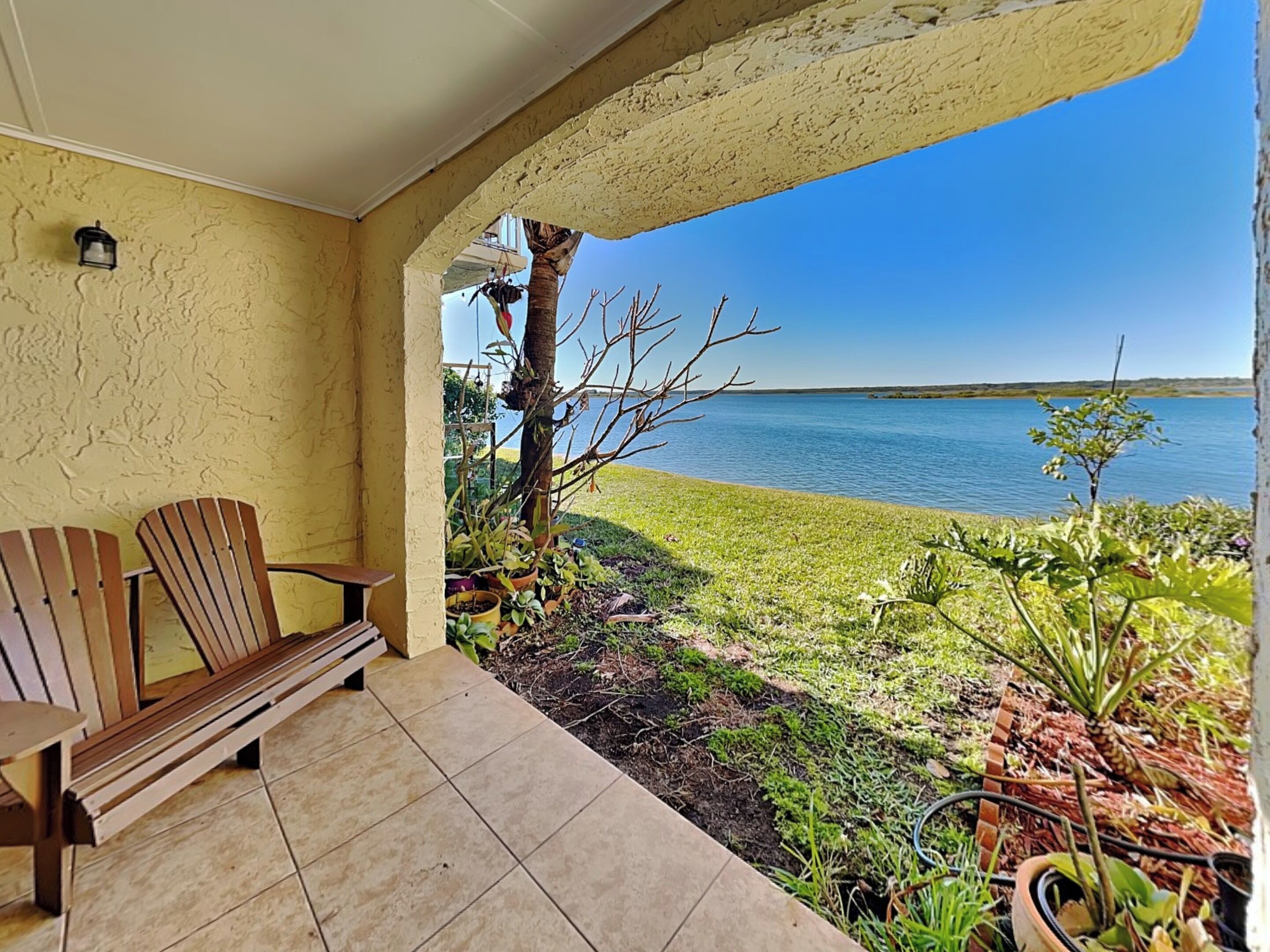 Condo (2 Bedrooms) | Front of property