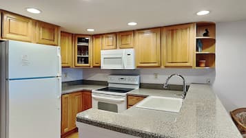 Condo (2 Bedrooms) | Property amenity