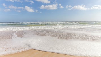 Condo (2 Bedrooms) | Property amenity