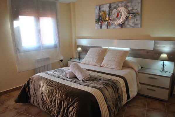 3 bedrooms, bed sheets