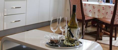 Microwave, dishwasher, coffee/tea maker, cookware/dishes/utensils