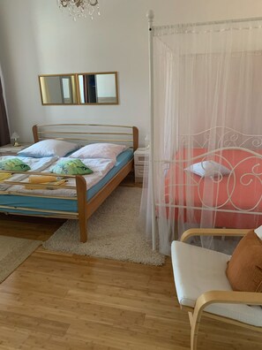 2 bedrooms, iron/ironing board, WiFi, bed sheets
