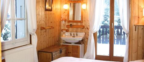 3 bedrooms, iron/ironing board, WiFi