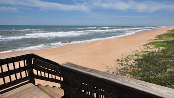 Condo (3 Bedrooms) | Property amenity