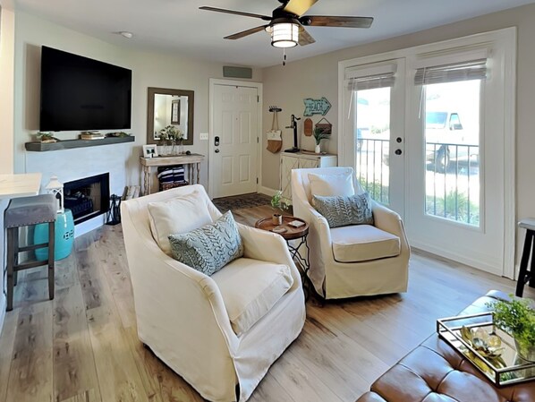 Condo (2 Bedrooms) | Property amenity