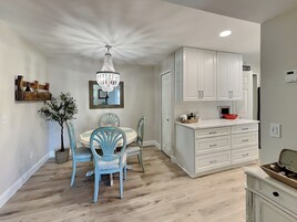 Condo (2 Bedrooms) | Property amenity