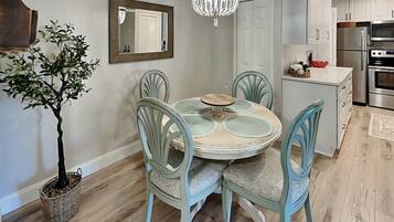 Condo (2 Bedrooms) | Property amenity