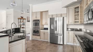 House (6 Bedrooms) | Property amenity