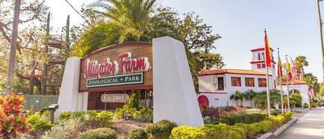 A sign for Alligator Farm Zoological Park with a date of establishment.