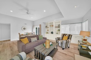 Smart TV, fireplace, books - • Bright Ocean View Condo Near Strands Beach—Ideal for Vacations or Long Visits (Dana Point)
