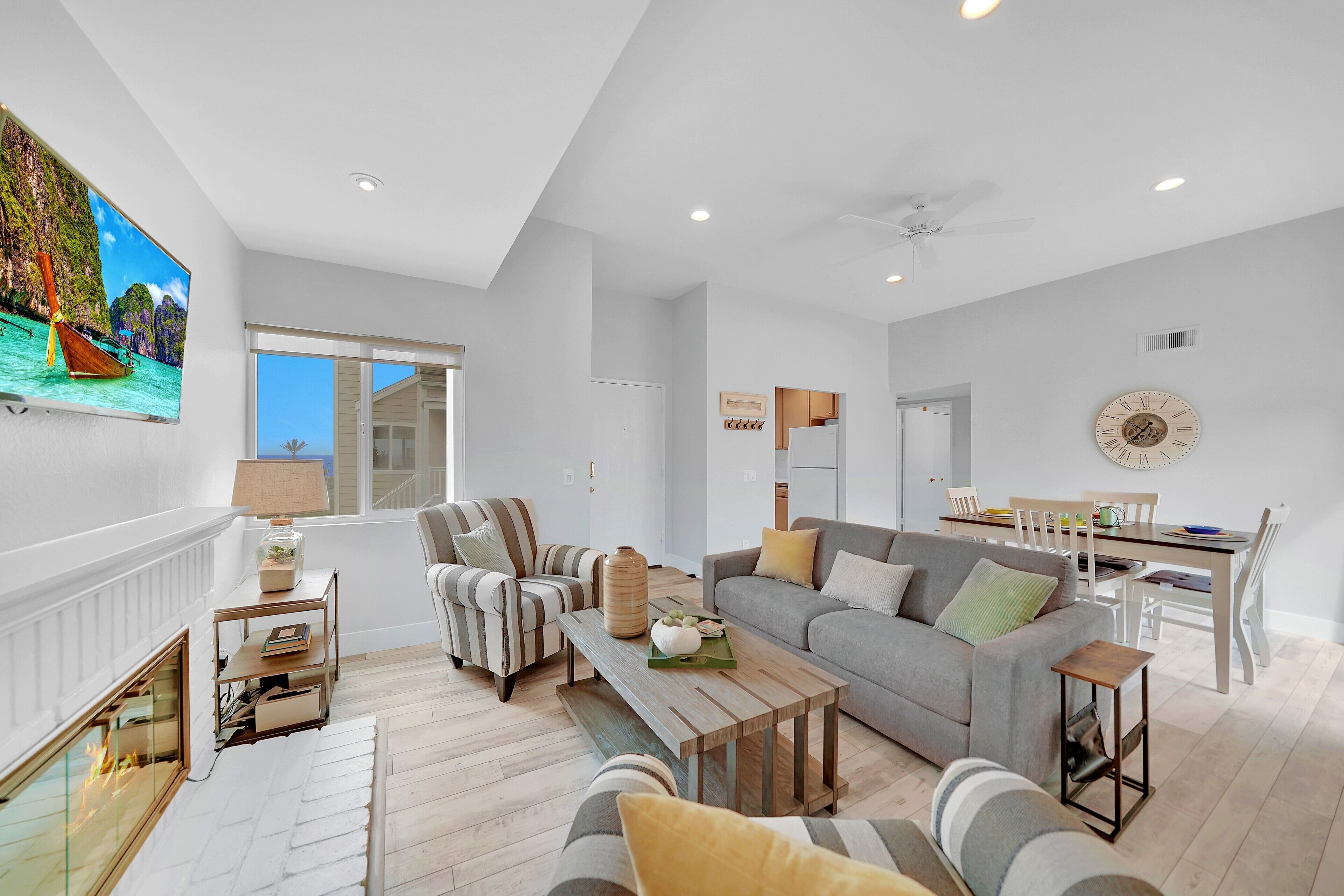 Ocean Views of The Strands Beach! Restaurants! Fireplace! - Seaside Escape