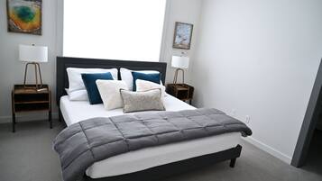 1 habitación, tabla de planchar con plancha, wifi gratis y ropa de cama
