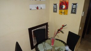 Departamento, 2 habitaciones, para fumadores, balcón | Comedor