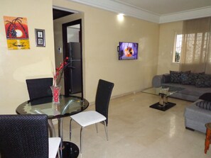 Departamento, 2 habitaciones, para fumadores, balcón | Área de sala de estar