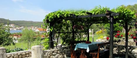 Ferienhaus, 2 Schlafzimmer, Terrasse, Gartenblick | Terrasse/Patio