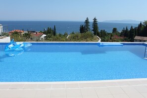 Apartamento, 4 quartos, para fumantes, piscina particular | Piscina | Piscina externa