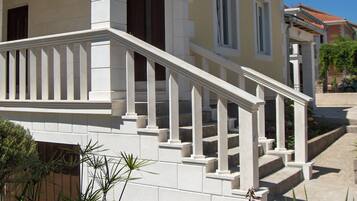 Apartment, 1 Bedroom, Smoking, Terrace | Front of property