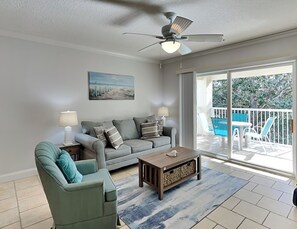 Condo (3 Bedrooms) | Front of property