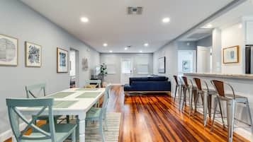 House (Mango Beach Manor) | Private kitchen | Fridge, microwave, stovetop, dishwasher