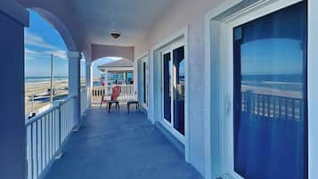 House (4 Bedrooms) | Terrace/patio