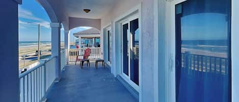 House (4 Bedrooms) | Terrace/patio