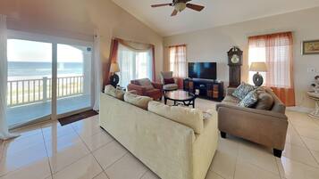 House (4 Bedrooms) | Property amenity