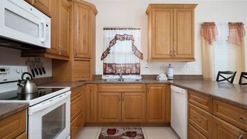 House (4 Bedrooms) | Property amenity