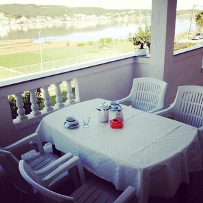 Outdoor dining - Modern Apartment With Seaview (Rab)