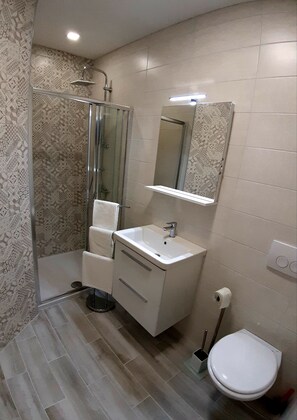 Bathroom - Modern Apartment With Seaview (Rab)