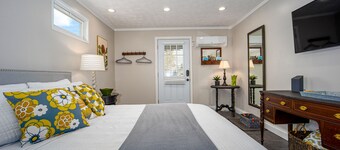 New studio conveniently located in town of Luray. 