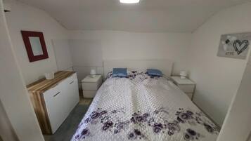 2 bedrooms, WiFi, bed sheets