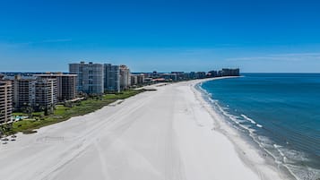 Beach nearby, sun loungers, beach towels