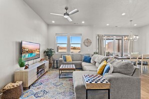 Smart TV, video games - Ocotillo Springs Resort 69: 3bd, 3.5 bath with a Private Hot Tub, Fire Pit, and Private Patio (Santa Clara)