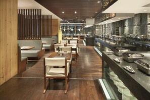 Daily buffet breakfast for a fee - Crowne Plaza Yading by IHG (Garze)