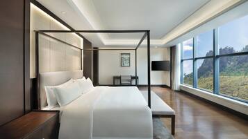Blackout drapes, WiFi (free), bed sheets