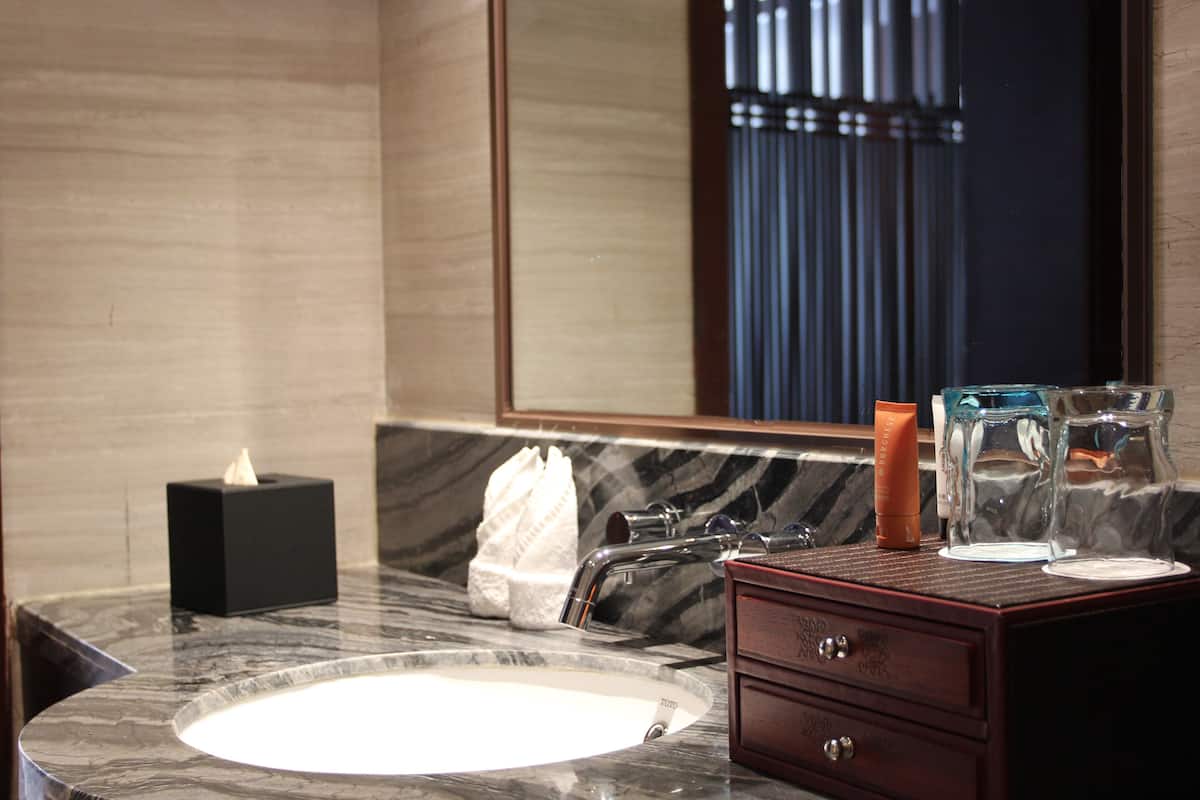 Blackout drapes, WiFi (free), bed sheets