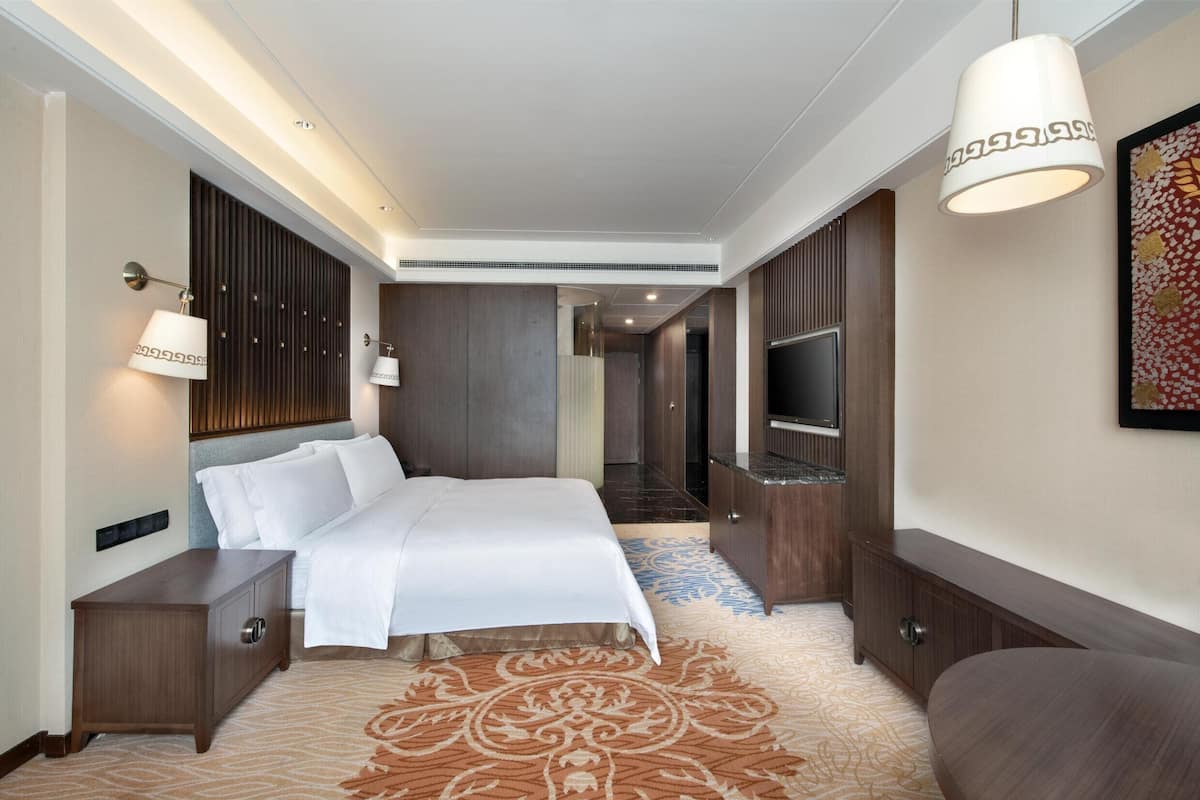Cortinas blackout, wifi gratis y ropa de cama